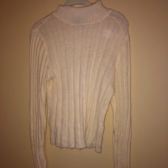 🆑🚫SOLD🚫NWOT Cream Polyester Sweater ❄️ - Picture 10 of 13